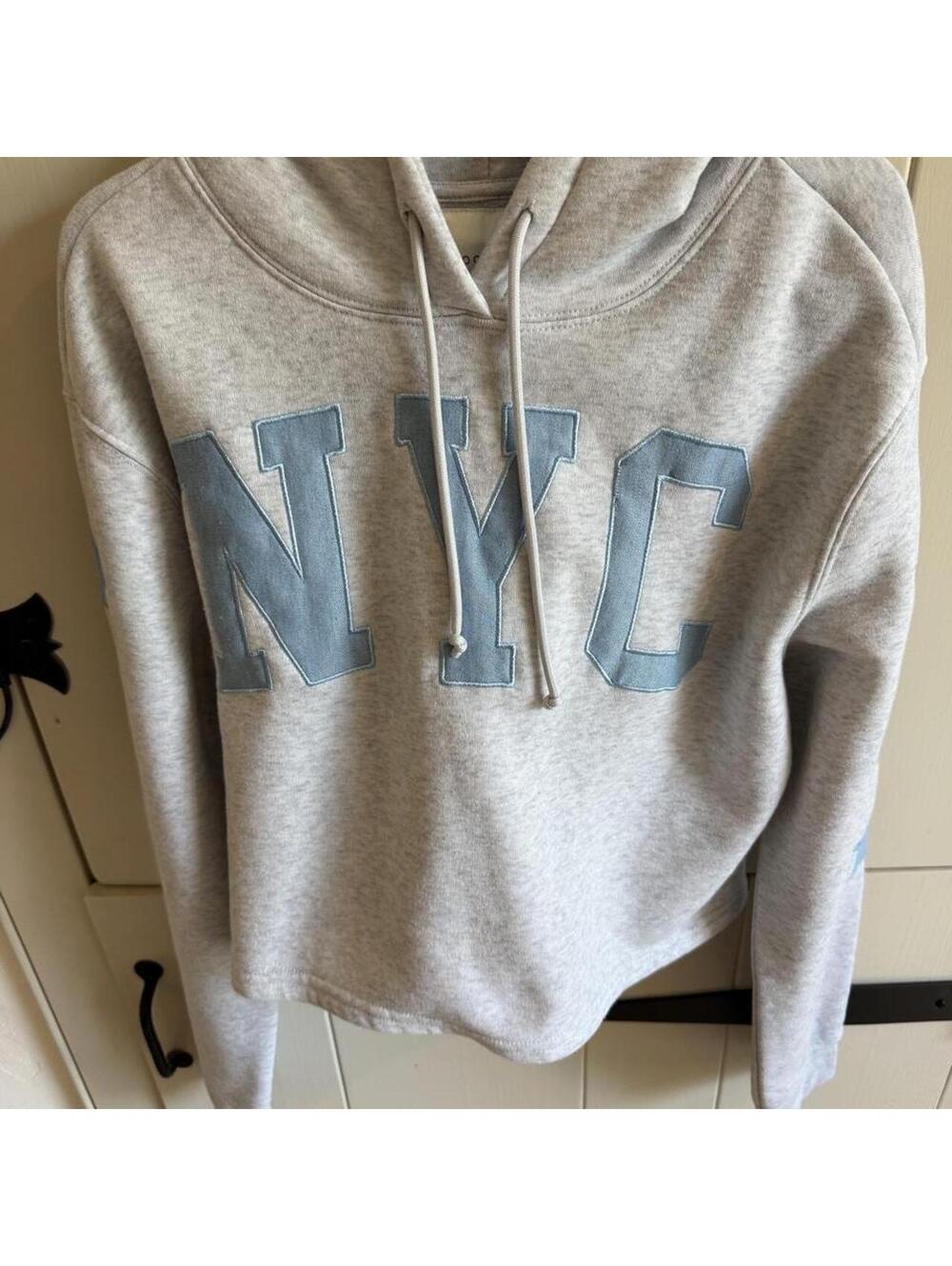 Brand new No Comment NYC hoodie 🤍